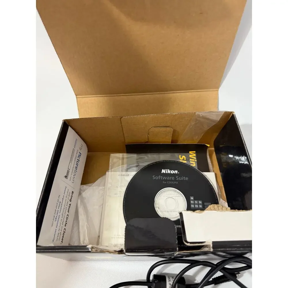Nikon S220 10MP Opt Zoom Digital Camera Black Battery/Charger & Accessories EUC